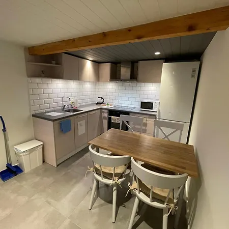 شقة Bright&cozy 2 Bedroom 15 Min From *