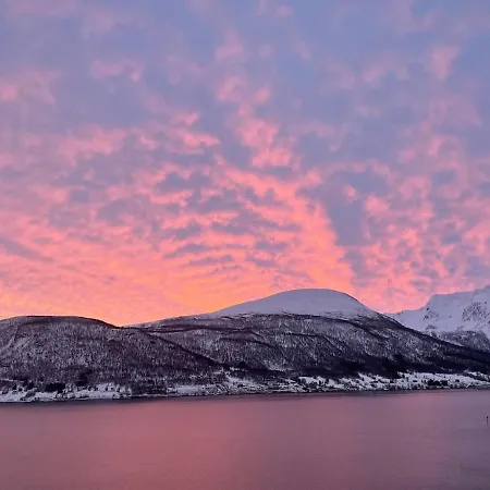 Bright&cozy 2 Bedroom 15 Min From * Tromsø